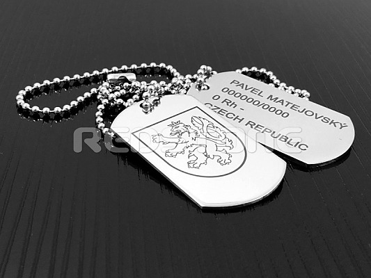 Vojenské známky s údajmi a českým znakom